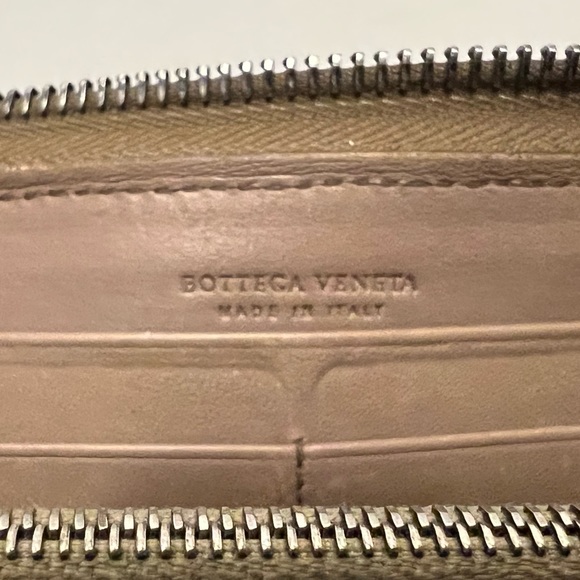 Authentic Bottega Venetta zippy wallet - Picture 14 of 16